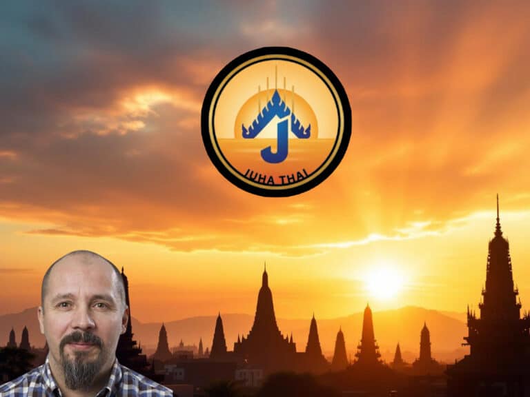 palvelimen siirto ja kuvassa minä, logo sekä thaimaa